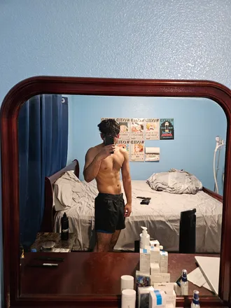 OnlyFans cuenta hungcollegeguy4 header 2
