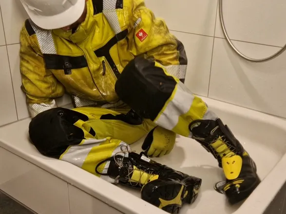 OnlyFans cuenta wet_worker header 2