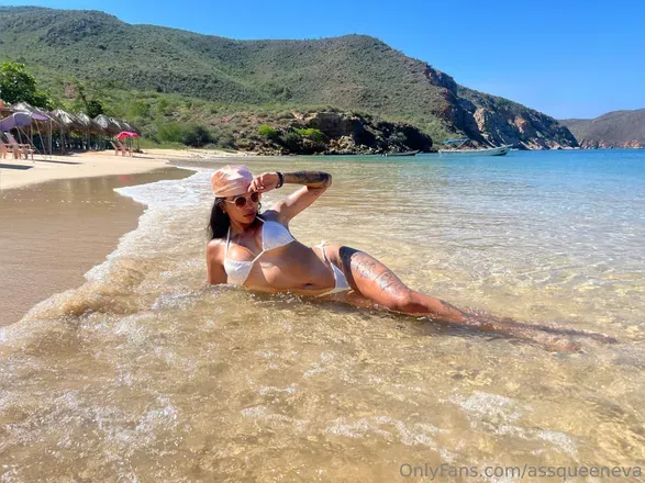 OnlyFans account  assqueeneva header 2