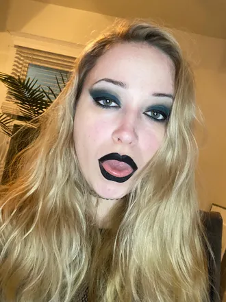 OnlyFans account  mementomorivulgaris header 2