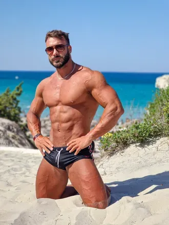 OnlyFans cuenta italianbulgefree avatar 1