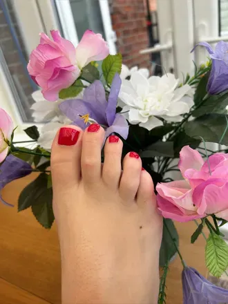 OnlyFans account  cutehoneybee header 2