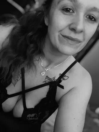 OnlyFans account  emeraldraw avatar 1