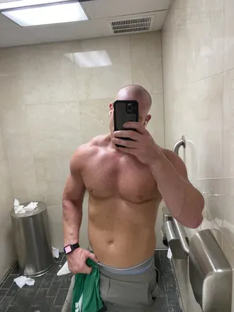 OnlyFans cuenta deancuffs header 2
