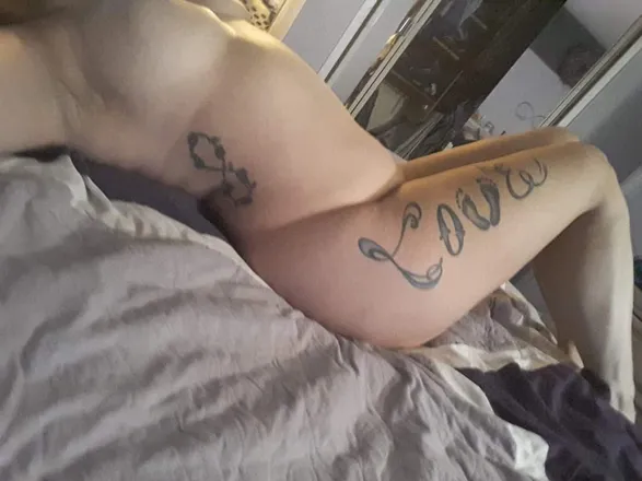 OnlyFans cuenta trishybanks header 2