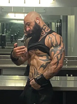 OnlyFans cuenta alphamale1010 header 2