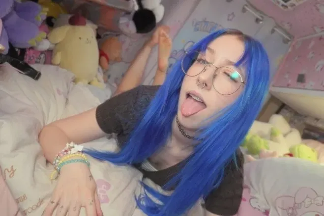 OnlyFans account  rileybluebell header 2