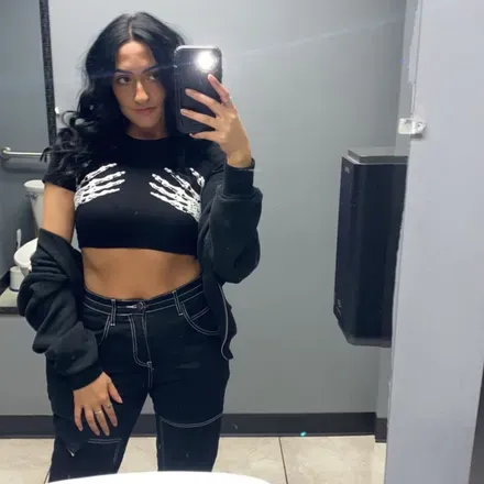 OnlyFans account  court_knee avatar 1