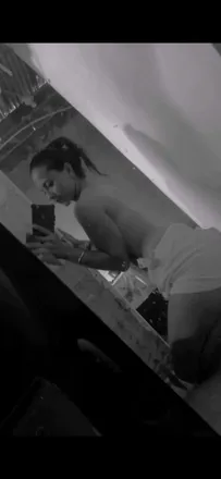 OnlyFans cuenta yuriana2 header 2