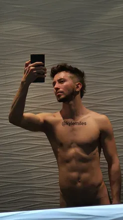 OnlyFans cuenta kylemiles avatar 1