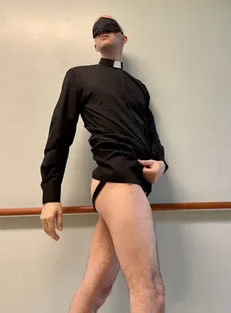 OnlyFans cuenta undercover.priest avatar 1