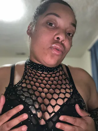 OnlyFans cuenta goddessyonniii header 2