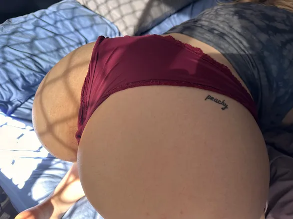 OnlyFans cuenta peachycaityx header 2