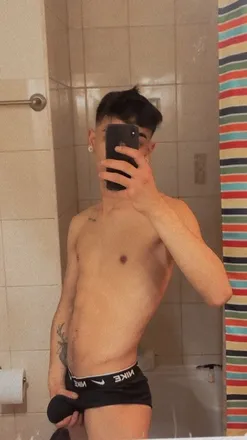 OnlyFans account  vaatu_22 header 2