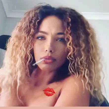 OnlyFans cuenta karawhetts avatar 1