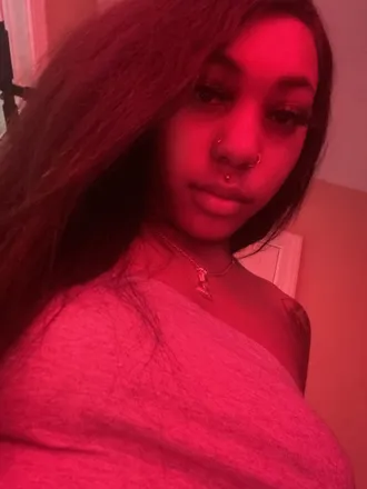 OnlyFans cuenta thereallpeaches header 2