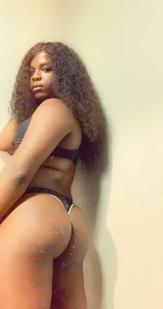 OnlyFans cuenta kryystalamour header 2