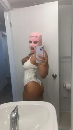 OnlyFans account  staxiebabyyy avatar 1