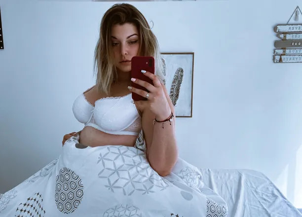 OnlyFans cuenta feelyy header 2