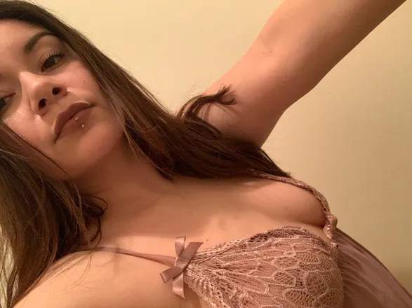 OnlyFans cuenta lucyforrd header 2