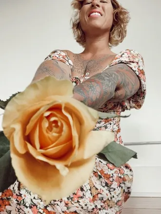 OnlyFans cuenta iwanttoknowher header 2