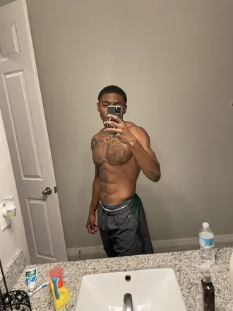 OnlyFans cuenta everyszn header 2
