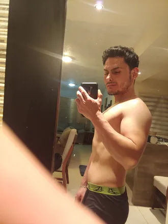 OnlyFans cuenta alexrmzmtz header 2