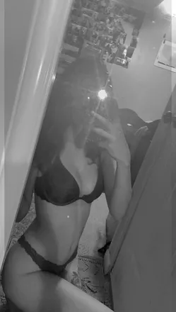 OnlyFans cuenta sexypetitemom19 header 2