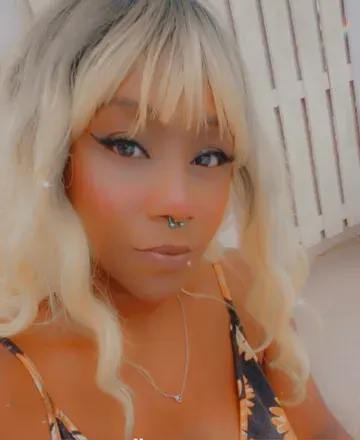 OnlyFans account  lov3lyylo avatar 1