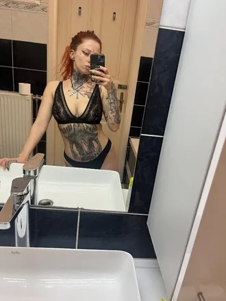 OnlyFans cuenta juunfiltered header 2