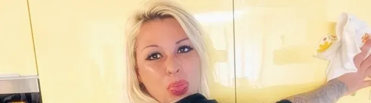 OnlyFans cuenta mrs.housemother header 2
