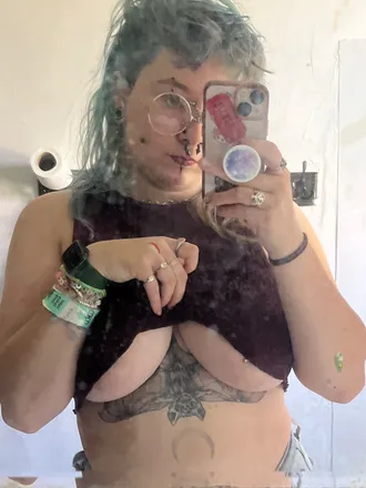 OnlyFans cuenta x_lunarbat_x header 2