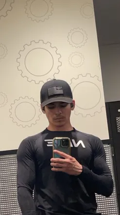 OnlyFans cuenta yourefuntimefriend header 2