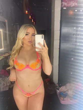 OnlyFans cuenta roxiiie_05 avatar 1