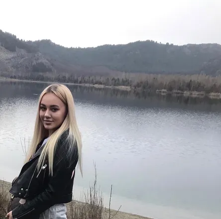 OnlyFans cuenta karolina_kto_pridumal header 2