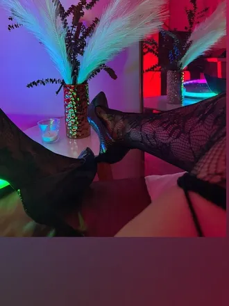 OnlyFans cuenta karladaniels header 2