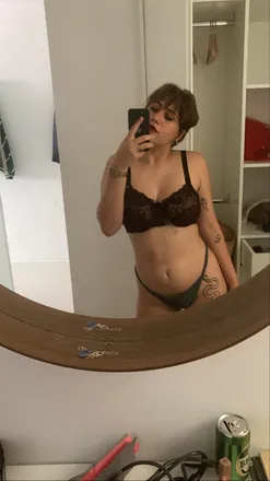 OnlyFans cuenta laputatrixiedixie header 2