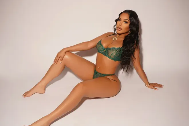 OnlyFans cuenta spanishbarbiexxx header 2