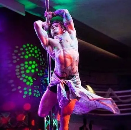 OnlyFans cuenta midwestpoleboy header 2