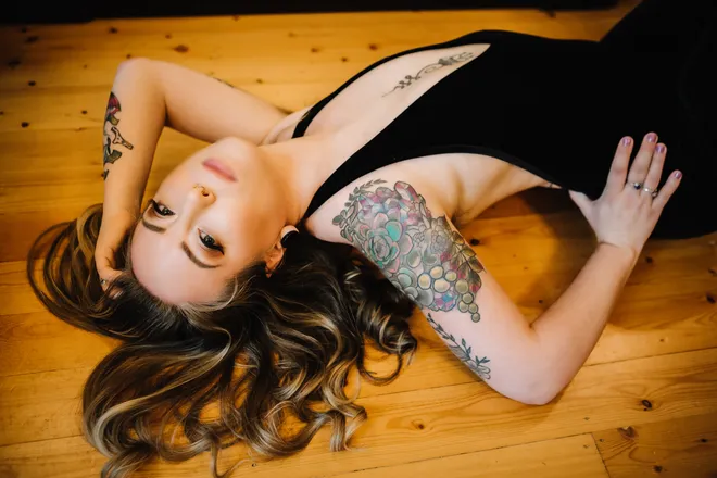 OnlyFans cuenta luckyaislingfree header 2