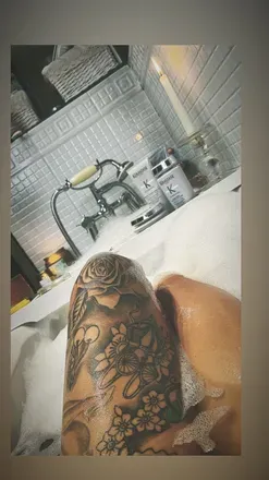OnlyFans cuenta britishamberrose header 2