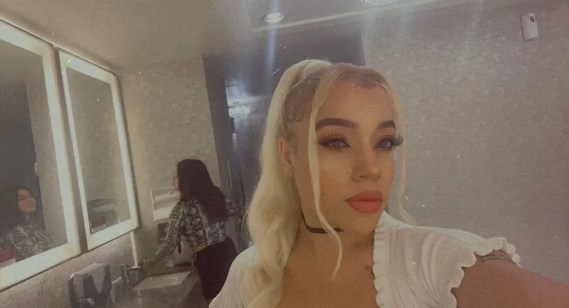 OnlyFans cuenta monroegreen header 2