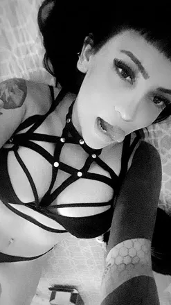 OnlyFans cuenta vickymoro18 header 2