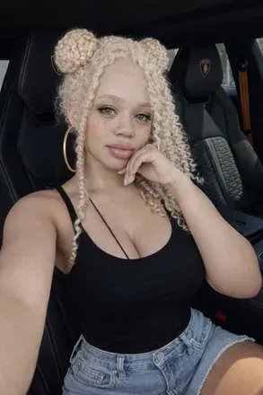 OnlyFans account  foreignrenaa avatar 1