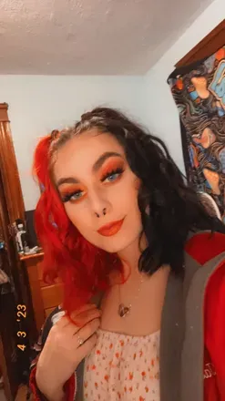 OnlyFans account  ittybityytee header 2