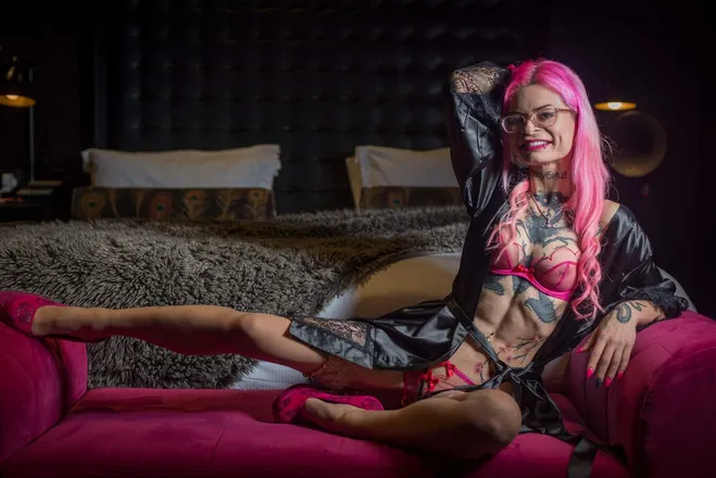OnlyFans cuenta caitlincacace header 2
