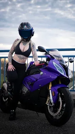 OnlyFans cuenta bellamotolife header 2