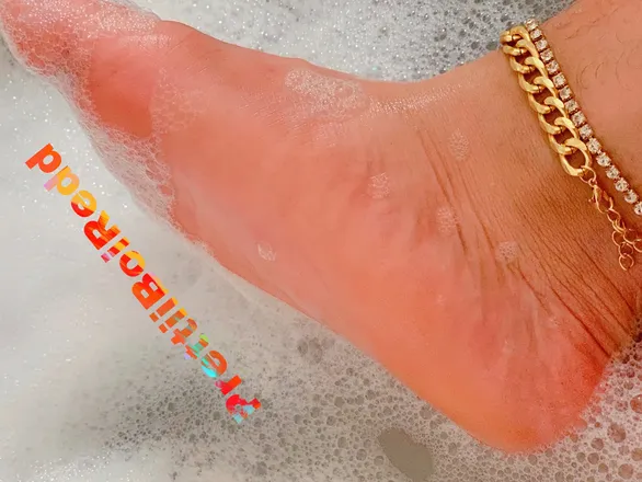 OnlyFans cuenta prettiireddboifeet header 2
