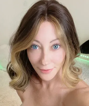 OnlyFans account  prettynaughtywife avatar 1