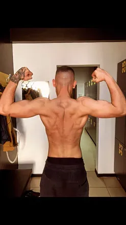 OnlyFans cuenta parishomer header 2